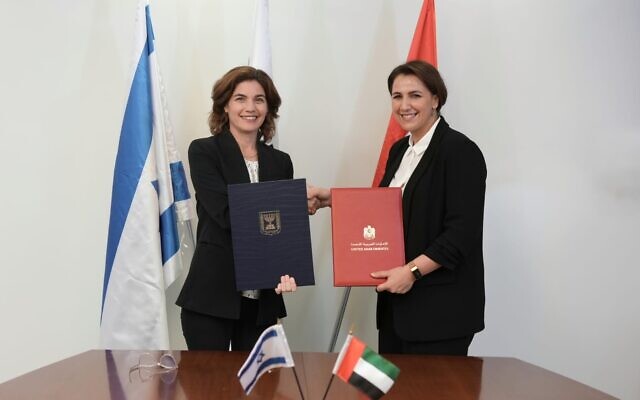 Environment Minister Tamar Zandberg and UAE Minister of Food and Water Security Mariam Al-Muhairi sign a deal in Jerusalem on July 15, 2021. (Boaz Oppenheim/GPO) Environment Minister Tamar Zandberg and UAE Minister of Food and Water Security Mariam Al-Muhairi sign a deal in Jerusalem on July 15, 2021. (Boaz Oppenheim/GPO)