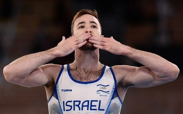 Israel's Artem Dolgopyat celebrates after winning gold in the floor event of the artistic gymnastics during the Tokyo 2020 Olympic Games on August 1, 2021. (LOIC VENANCE / AFP)
