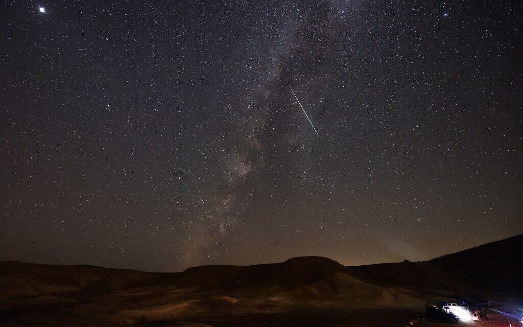 Annual meteor shower dazzles thousands of visitors to Israel's south