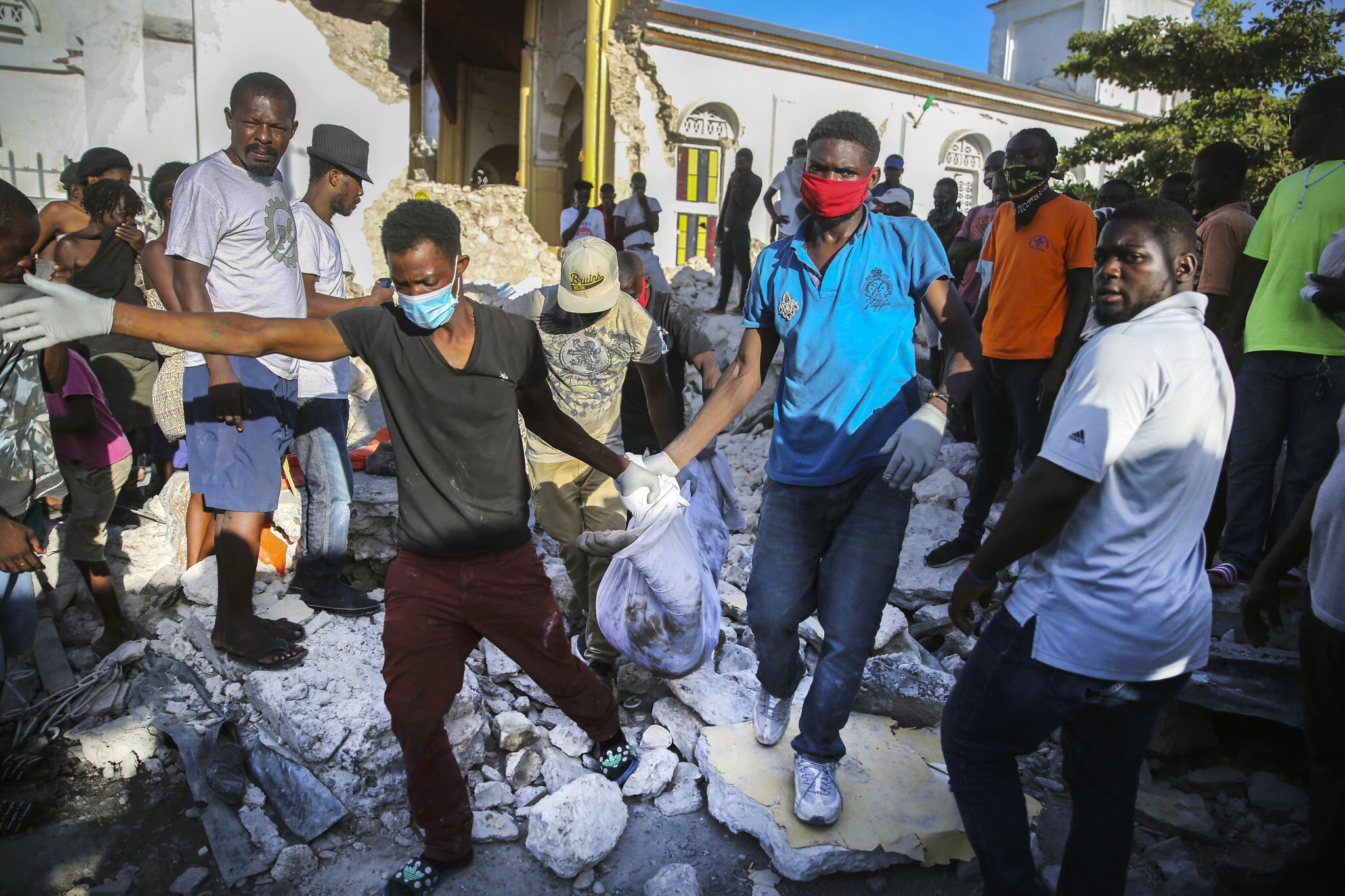 Haiti quake toll soars to 1,297 as storm threatens rescue effort The