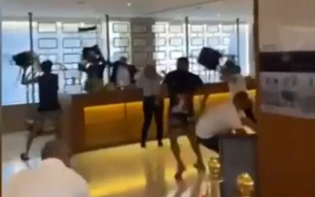Hotel guests clash with employees at the Herbert Samuel hotel in downtown Jerusalem on July 31, 2021. (Screenshot)