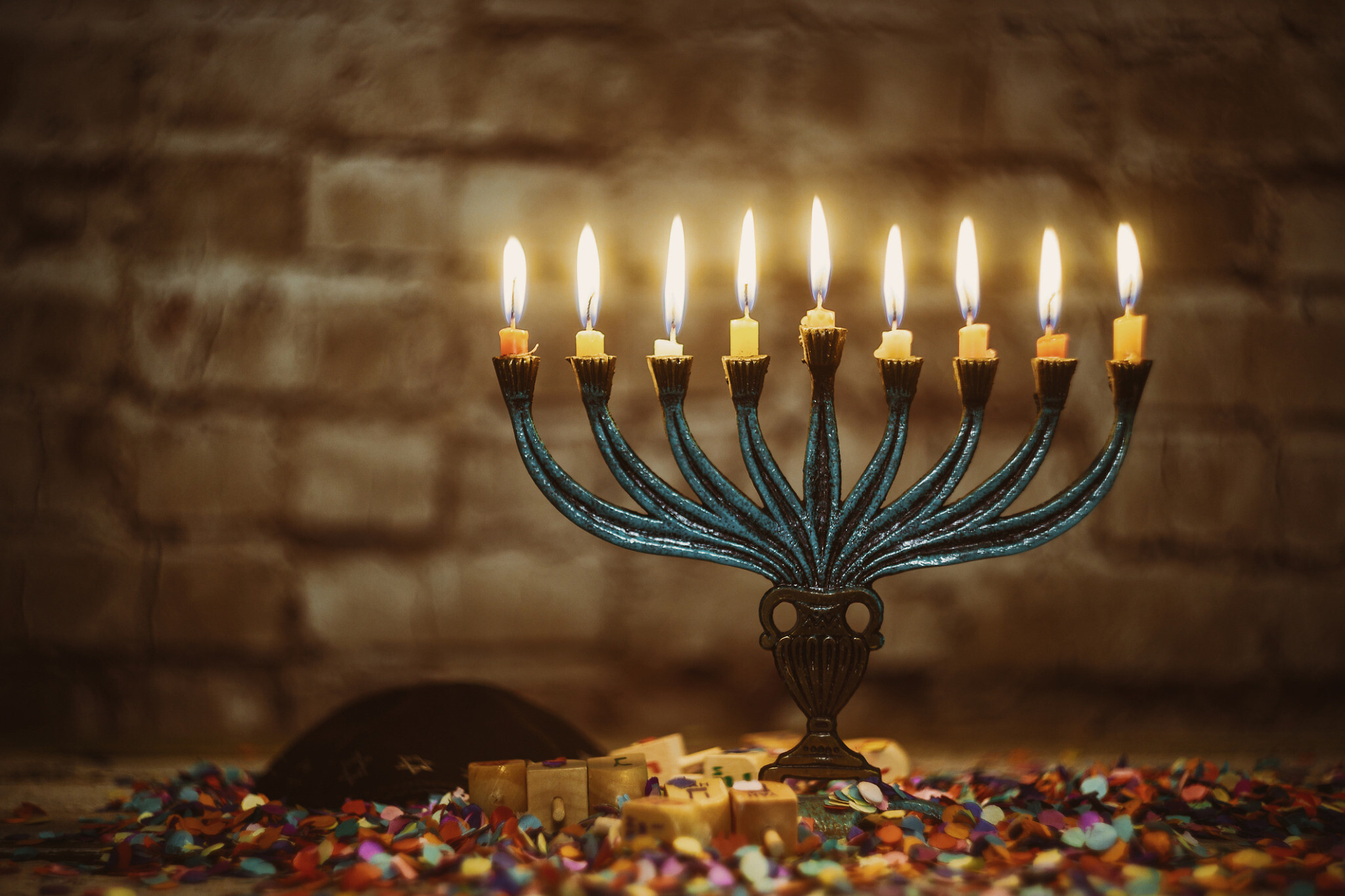 Bright idea lets Jewish studies conference in Boston light menorah