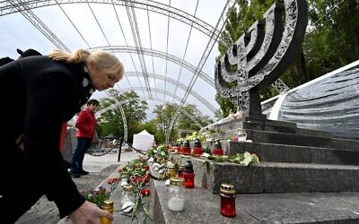 People light candles at Minora memorial in Kyiv on September 29, 2021, on the 80th anniversary of the Babi Yar massacre, one of the largest mass slaughters of Jews during World War II (Sergei SUPINSKY / AFP)