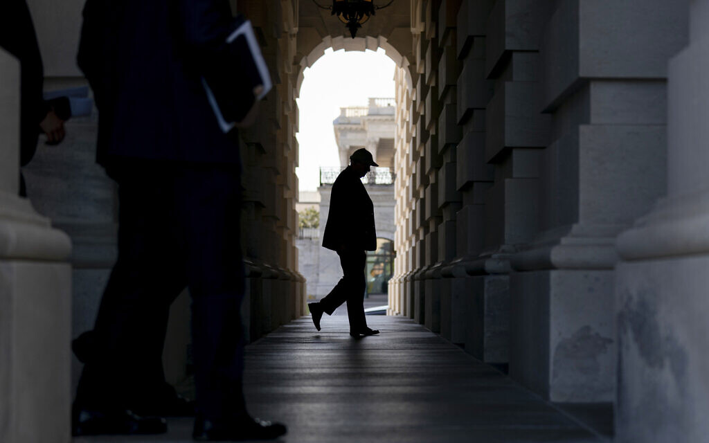 With Democrats split, US Senate set to vote on bid to avert government shutdown thumbnail