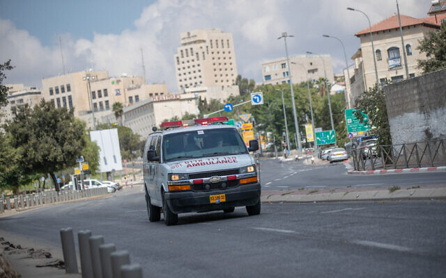 An ambulance on an empty street in Jerusalem on Yom Kippur, on September 16, 2021. (Flash90)