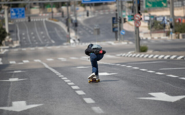 A skateboarder on an empty Jerusalem road on Yom Kippur, on September 16, 2021. (Flash90)