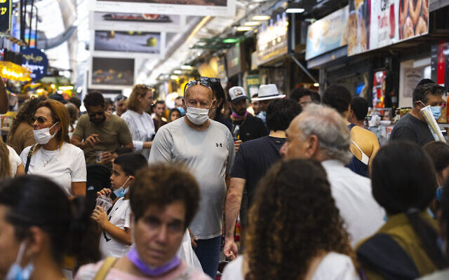 People, some wearing face masks, shop at the Mahane Yehuda market in Jerusalem, on September 20, 2021. (Olivier Fitoussi/Flash90)