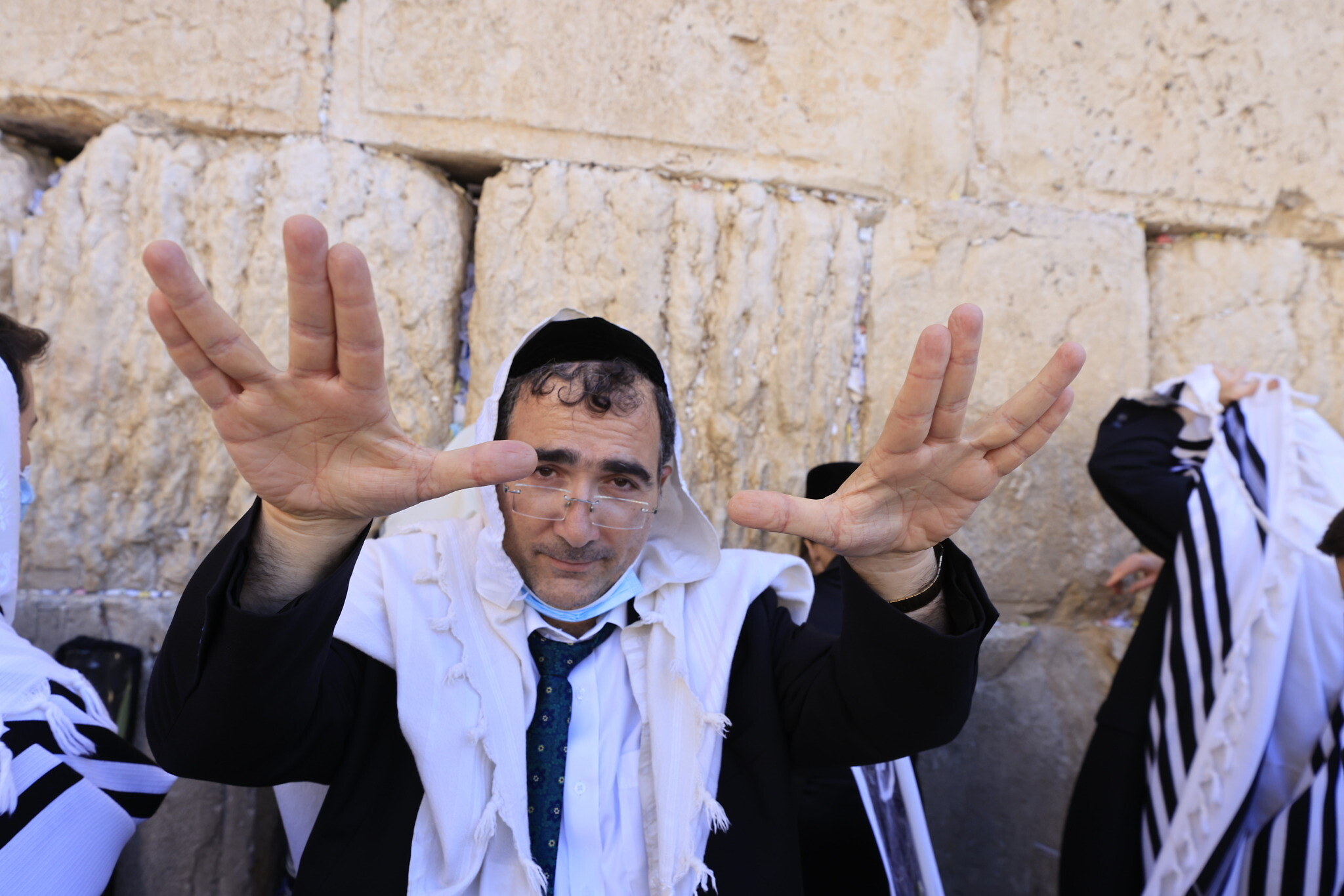 Thousands Gather At Western Wall For Traditional Sukkot Priestly Blessing The Times Of Israel