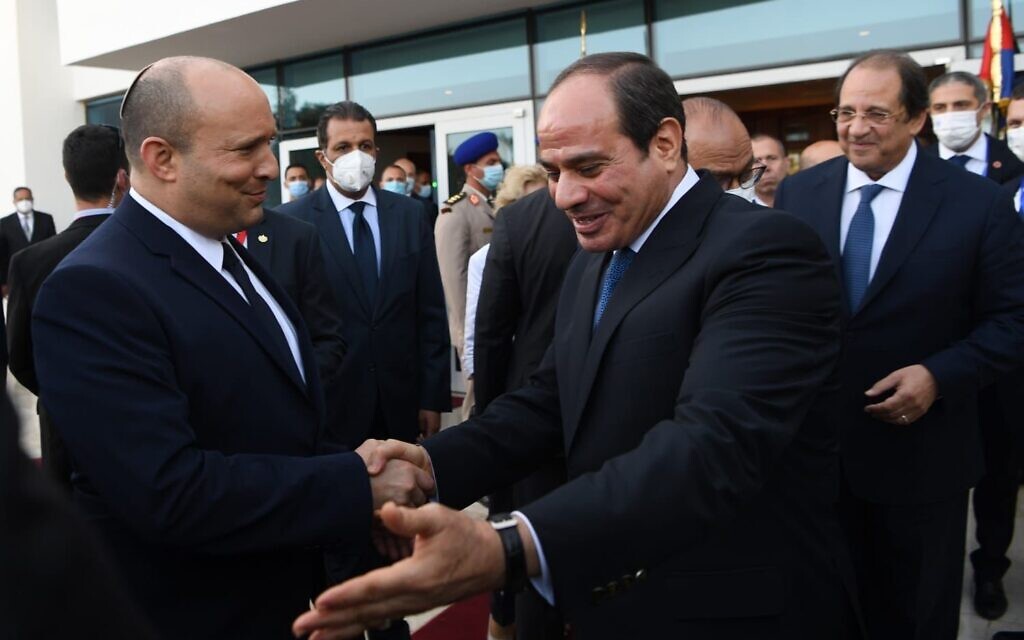 Prime Minister Naftali Bennett (L) and Egyptian President Abdel-Fattah el-Sissi meet on September 13, 2021, in Sharm el-Sheikh. (Kobi Gideon/GPO)