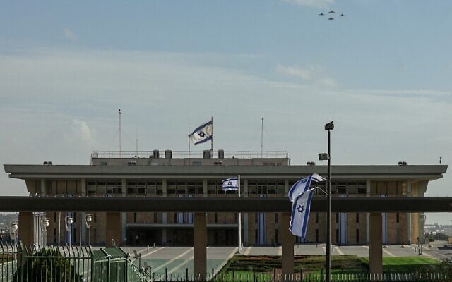 Israeli and German fighter jets fly over the Knesset, Israel's parliament, during a flyby in a display of cooperation between the two countries and their armies, in Jerusalem on October 17, 2021. (Emmanuel DUNAND / AFP)