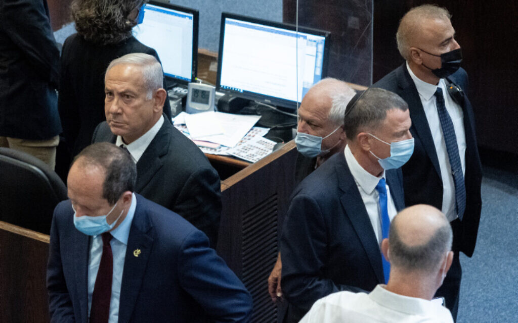 Benjamin Netanyahu walks next to MKs Yuli Edelstein and Nir Barkat in the Knesset on October 11, 2021. (Yonatan Sindel/Flash90)