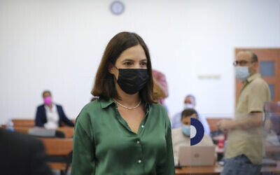Walla News Department head Michal Klein arrives for her testimony in the trial against former prime minister Benjamin Netanyahu, at the Jerusalem District Court, October 18, 2021. (Yonatan Sindel/Flash90)