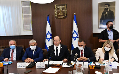 Prime Minister Naftali Bennett (C) and other ministers attend a cabinet meeting at the Prime Minister's Office in Jerusalem on October 24, 2021. (Haim Zach/GPO)