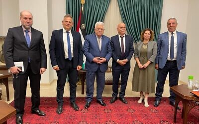 Palestinian Authority President Mahmoud Abbas (center) meets with Meretz ministers Nitzan Horowitz (center-left) and Isawi Frej (center-right), on October 3, 2021 (Meretz)