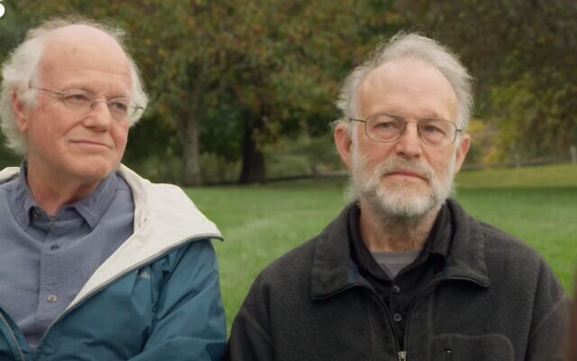 Ben Cohen (L) and Jerry Greenfield (R) speak with Axios in an interview released on October 10, 2021 (Screen grab used in accordance with Clause 27a of the Copyright Law))