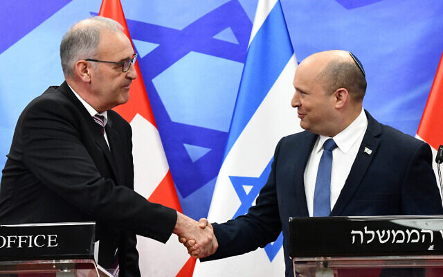 Prime Minister Naftali Bennett (right) shakes hands with Swiss President Guy Parmelin in Jerusalem on October 28, 2021. (Haim Zach/GPO)