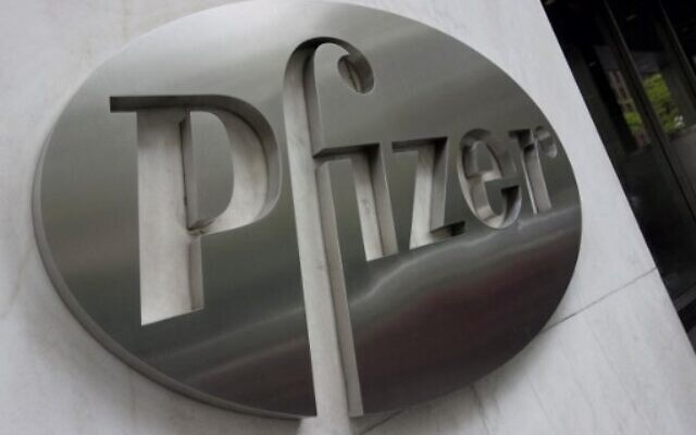 The Pfizer company logo at the drug company's headquarters in New York. (Don EMMERT / AFP)