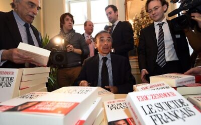 Eric Zemmour signs copies of his book "The French Suicide" at the Cercle de Lorraine-Club Van Lotharingen in Brussels, Belgium, January 6, 2015. (Emmanuel Dunand/AFP)