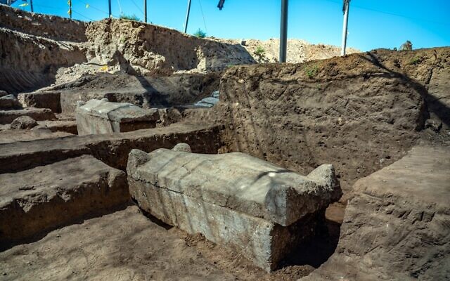 Tombs from the time of the Sanhedrin in Yavne. (Yaniv Berman/Israel Antiquities Authority)