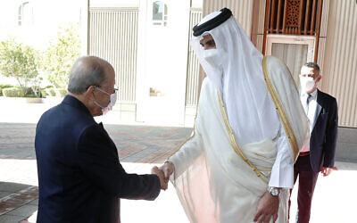 Qatar's Emir Sheikh Tamim bin Hamad Al Thani, right, shakes hand with Lebanese President Michel Aoun, in Doha, Qatar, Nov 29, 2021. (Dalati Nohra/Lebanese Official Government via AP)