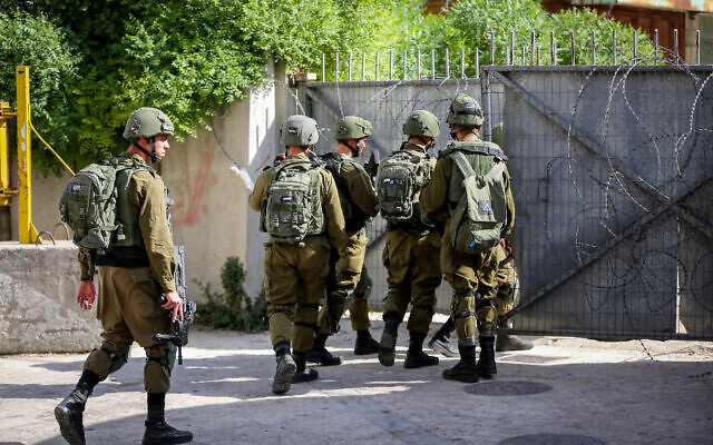 Israeli soldiers patrol in the West Bank city of Hebron on May 21, 2019. (Wisam Hashlamoun/Flash90)