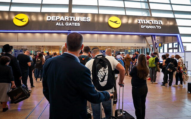 Travelers at the Ben Gurion International Airport on October 31, 2021. (Nati Shohat/ Flash90)