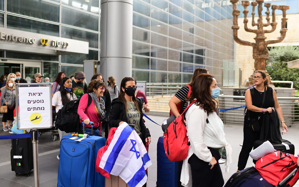 Travelers seen exiting Ben Gurion International Airport, as Israel opens its borders and allows tourists to enter the country, after months of being shut due to the COVID-19 pandemic, November 1, 2021. (Tomer Neuberg/FLASH90