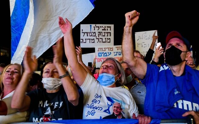 Right-wing activists the government in Tel Aviv, on November 2, 2021. (Avshalom Sassoni/Flash90)