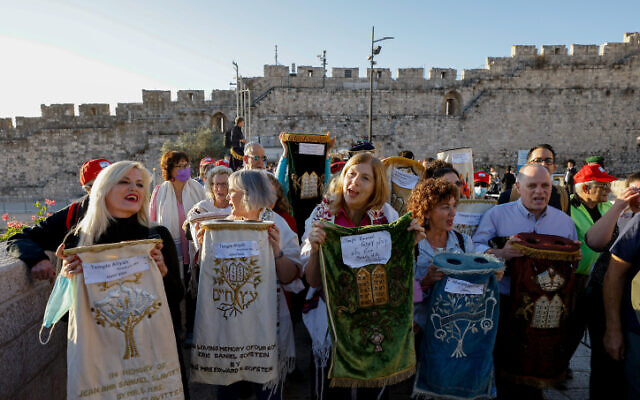 Members of the Women of the Wall movement hold Rosh Hodesh prayers at the Western Wall in Jerusalem, November 5, 2021. (Olivier Fitoussi/Flash90)