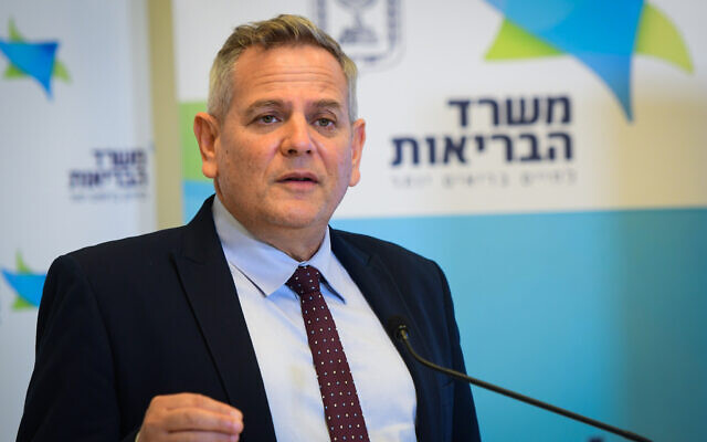 Health Minister Nitzan Horowitz speaks during a press conference on November 9, 2021. (Avshalom Sassoni/Flash90)