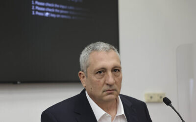 Nir Hefetz at a hearing at the Jerusalem District Court on November 29, 2021 (Yonatan Sindel/Flash90)