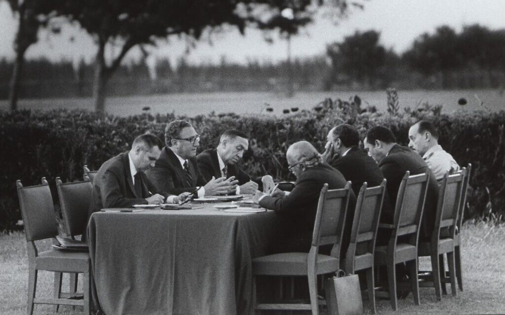The weather in Alexandria was so pleasant that the Egyptians set up the negotiations outside in the garden where Fahmy and el-Gamasy complained about the arrangements in Sinai.  In the end Henry Kissinger took president Anwar Sadat aside and appealed to his better angels. (David Hume Kennerly White House Photographs/Kissinger Papers at Yale University)