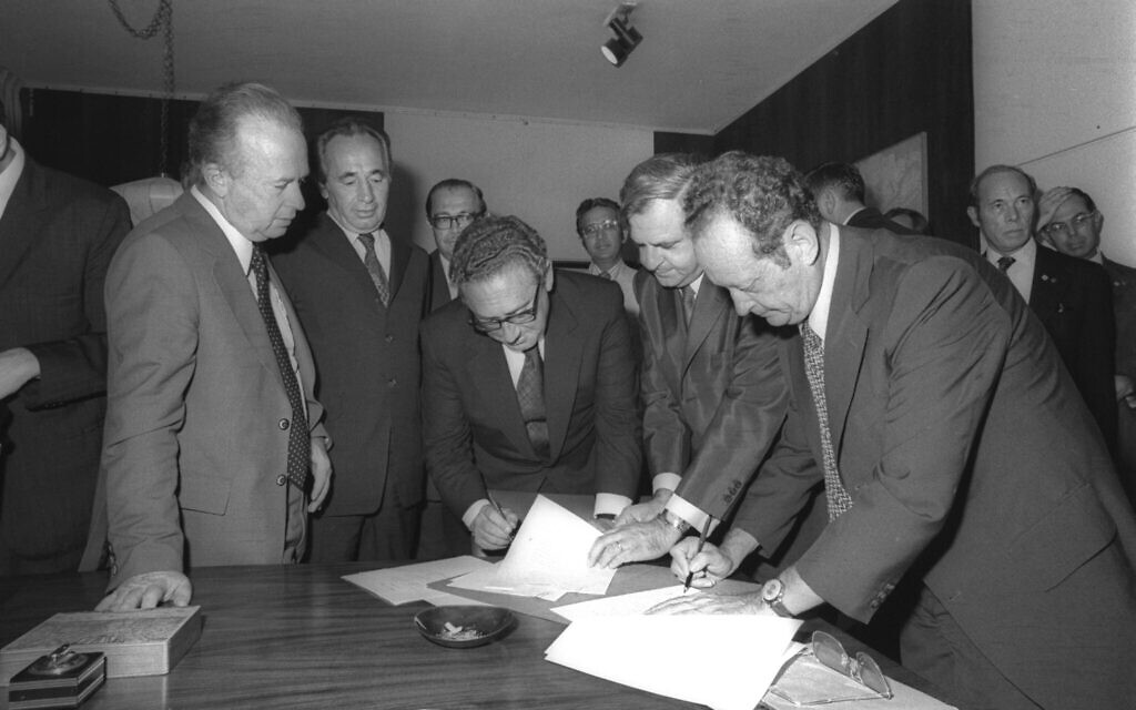 US Secretary of State Kissinger with Yitzhak Rabin, Shimon Peres, and Yigal Allon initialing the Sinai II Agreement in Jerusalem on September 1, 1975. (Israeli GPO/ Moshe Milner)