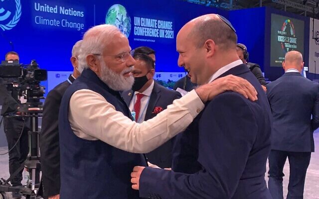 Prime Minister Naftali Bennett (right) meets Indian Prime Minister Narendra Modi at the COP26 UN climate summit in Glasgow, Scotland, November 1, 2021. (Courtesy)