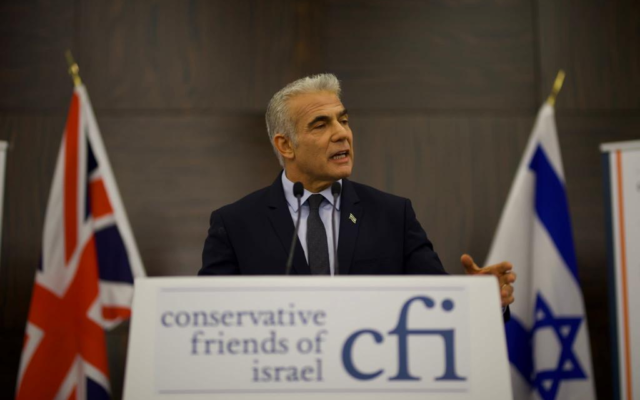 Foreign Minister Yair Lapid speaks to Conservative Friends of Israel in London, Britain, alongside UK Prime Minister Boris Johnson, November 29, 2021. (Stuart Mitchell)