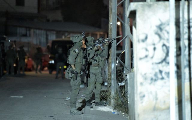 Illustrative: Border Police officers with the Yamam counterterrorism unit during an operation. (Israel Police)