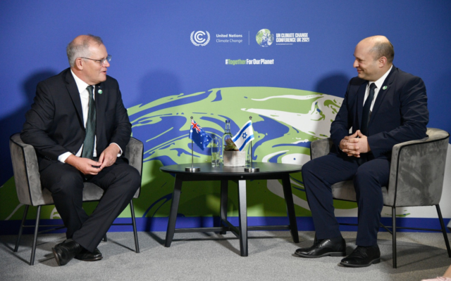 Prime Minister Naftali Bennett (right) meets Australian Prime Minister Scott Morrison at the COP26 UN climate summit in Glasgow, Scotland, November 1, 2021. (Haim Zach/GPO)