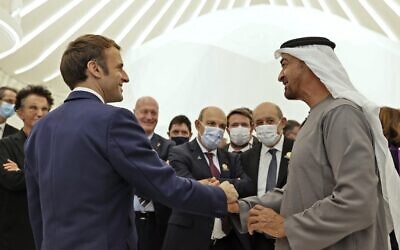 French President Emmanuel Macron (L) is greeted by Abu Dhabi's Crown Prince Mohammed bin Zayed al-Nahyan during his tour of the French pavillion at the Dubai Expo on the first day of his Gulf tour on December 3, 2021 (Thomas SAMSON / AFP)