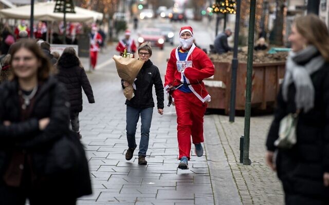 Illustrative: A runner dressed as Santa Claus takes part in an annual Christmas run in Middelfart, Denmark, on December 11, 2021. (Soeren Gylling / Ritzau Scanpix / AFP)
