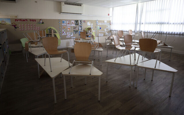 Illustrative: A Tel Aviv classroom. (AP Photo/Sebastian Scheiner)