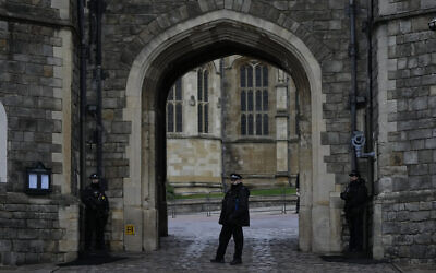 Police guard the Henry VIII gate at Windsor Castle at Windsor, England on Christmas Day, on December 25, 2021. (AP Photo/Alastair Grant)