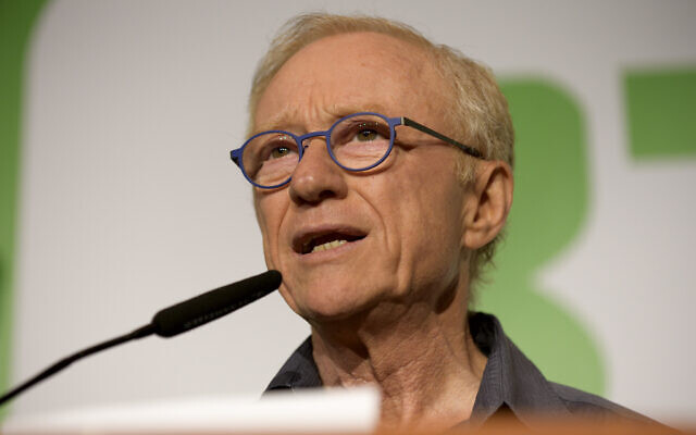 Author David Grossman speaks at the Meretz party's central committee meeting in Tel Aviv on July 28, 2019. (Gili Yaari/Flash90)