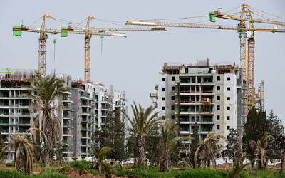 A construction site of a new residential neighborhood in Herzliya, on March 27, 2020. (Gili Yaari / Flash90)