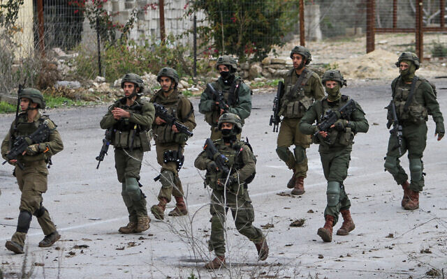 Israeli soldiers in the West Bank village of Burqa on December 17, 2021 (Nasser Ishtayeh/Flash90)