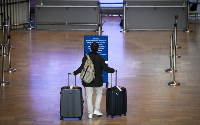 A traveler seen at Ben Gurion International Airport, on December 19, 2021. (Flash90)