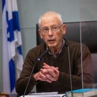 New Hope MK Benny Begin leads a Knesset committee meeting on December 19, 2021. (Yonatan Sindel/ Flash90)