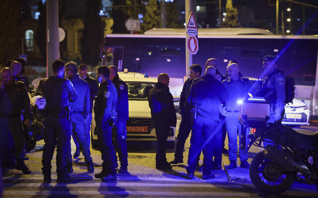 Israeli security forces at the scene of an attempted stabbing attack near Jerusalem's Old City on December 19, 2021. (Yonatan Sindel/Flash90)