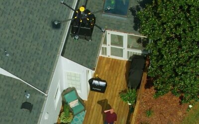A Flytrex drone delivers takeout to a garden in North Carolina (Flytrex)