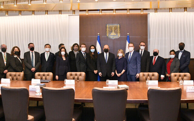 Prime Minister Naftali Bennett (C) meets with a delegation of ambassadors to the UN visiting Israel, December 21, 2021.
(Haim Zach / GPO)