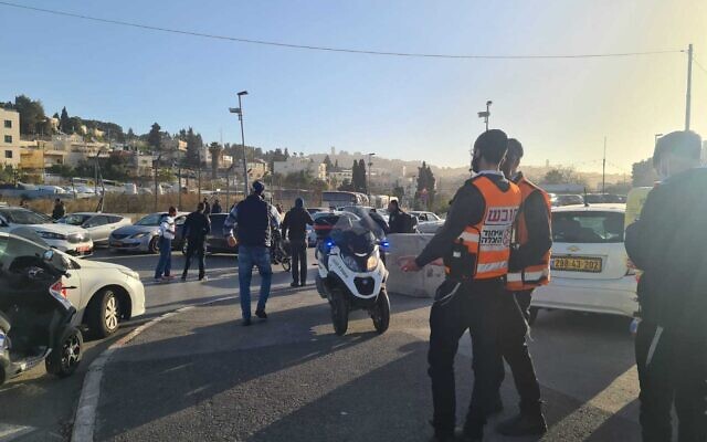 Police and medics at the scene of a stabbing attack in East Jerusalem on December 8, 2021 (Hatzalah)